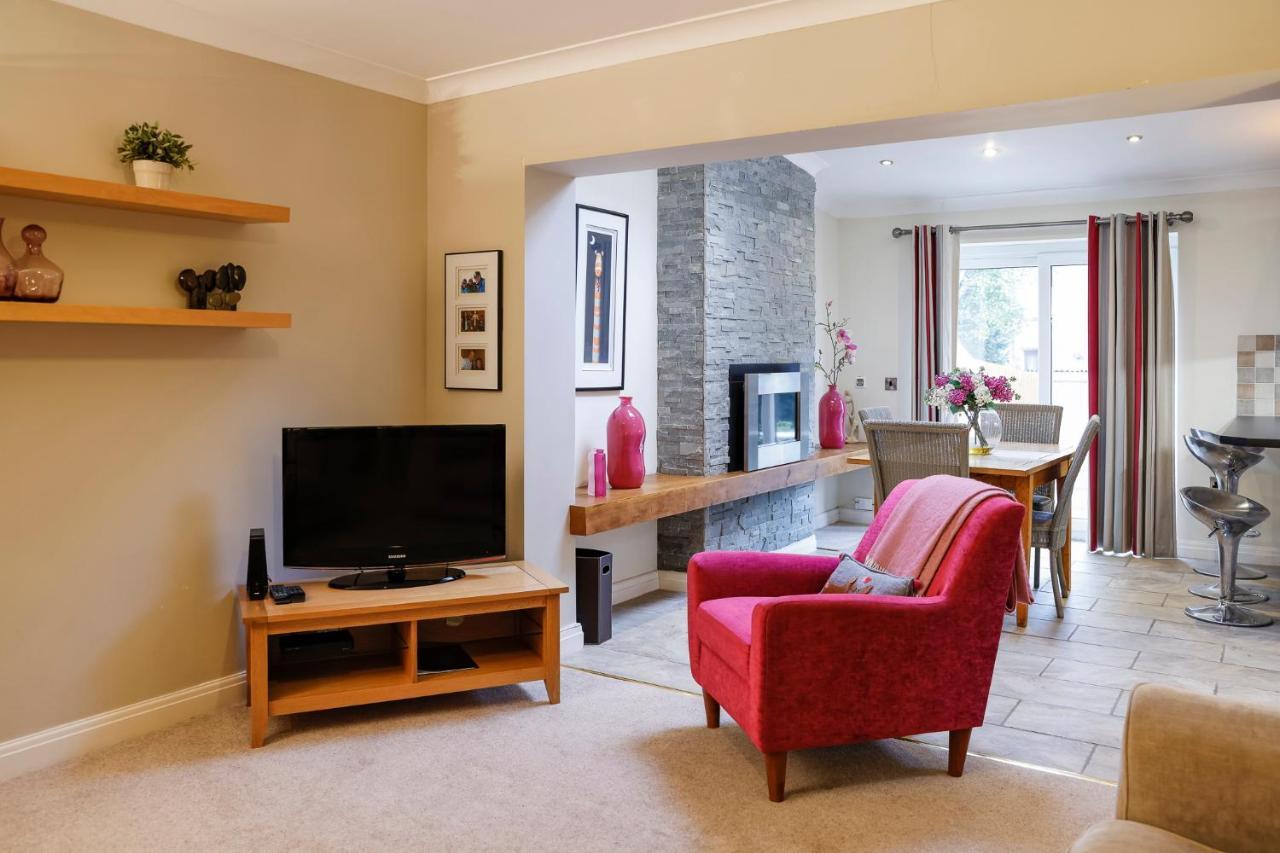 Stylish Family Home In Desirable Penylan + Parking คาร์ดิฟฟ์ ภายนอก รูปภาพ